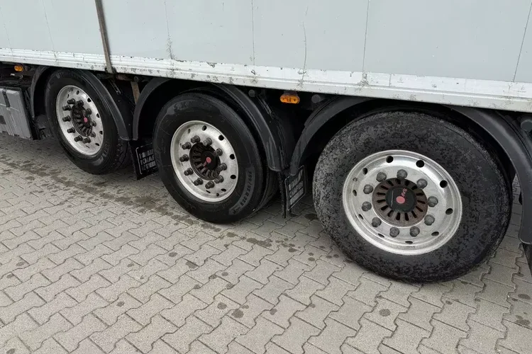 KNAPEN K100, Ruchoma podłoga 92m3, Podłoga 10 mm zdjęcie 4