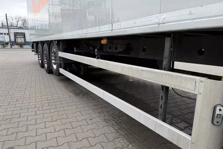 KNAPEN K100, Ruchoma podłoga 92m3, Podłoga 10 mm zdjęcie 7