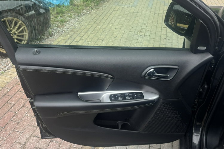 Fiat Freemont 2.0d Multijet 170 KM automat 4x4 dvd skóry black code 7.os. 1.r.gwaran zdjęcie 28