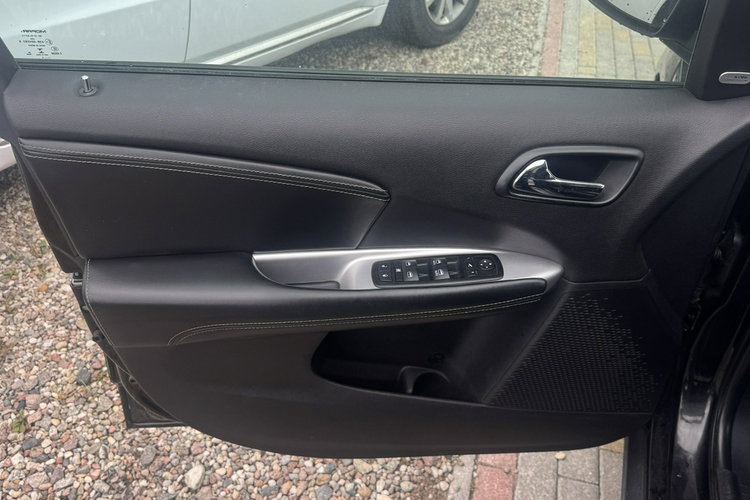 Fiat Freemont 2.0d Multijet 170 KM automat 4x4 dvd skóry black code 7.os. 1.r.gwaran zdjęcie 39