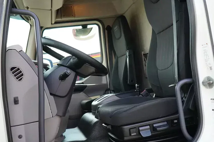 DAF LF / 260 / E 6 / ACC / BURTOFIRANKA + WINDA / ŁAD. 8 975 KG / 18 PALET zdjęcie 8
