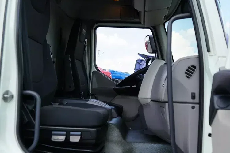 DAF LF / 260 / E 6 / ACC / BURTOFIRANKA + WINDA / ŁAD. 8 975 KG / 18 PALET zdjęcie 9