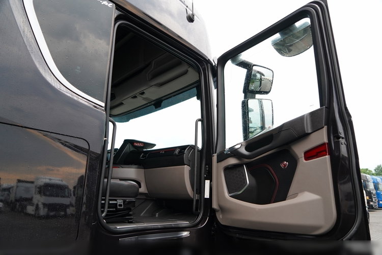 Scania S 580 / V8 / RETARDER / KLIMA POSTOJOWA / CAŁA NA PODUSZKACH / ALUFELGI / SKÓRY /  zdjęcie 33