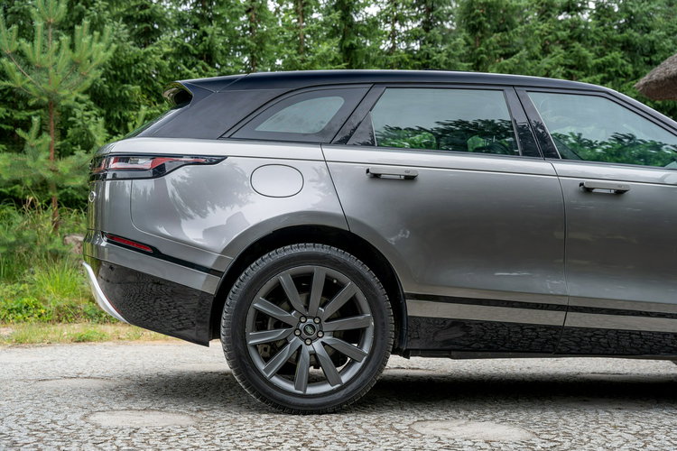Land Rover Range Rover VELAR R-Dynamic S / 2.0 240KM AWD / Serwis ASO / Panorama / Meridian / FV zdjęcie 17