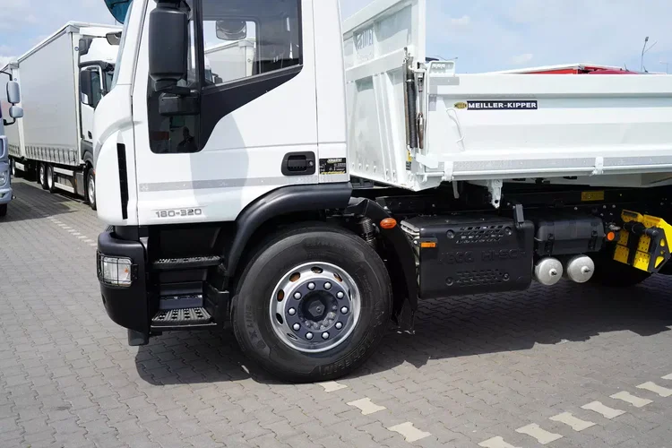 Iveco / EUROCARGO / 180-320 / E 6 / WYWROTKA / ŁAD. 10 550 KG zdjęcie 18