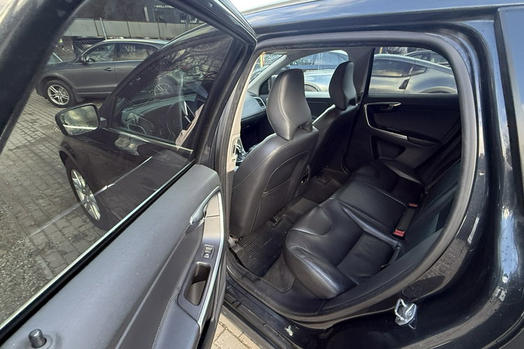 Volvo XC 60 2.0d4 163KM automat 4x4 AWD ledy bi xenon radar asystent skóry kamera zdjęcie 16