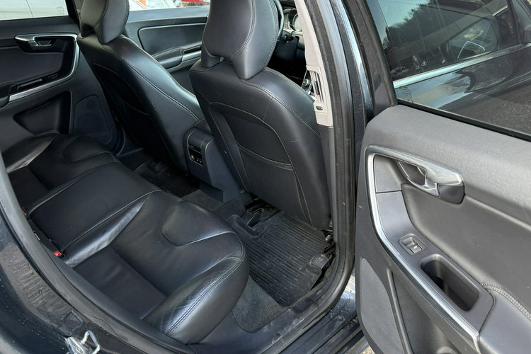 Volvo XC 60 2.0d4 163KM automat 4x4 AWD ledy bi xenon radar asystent skóry kamera zdjęcie 9