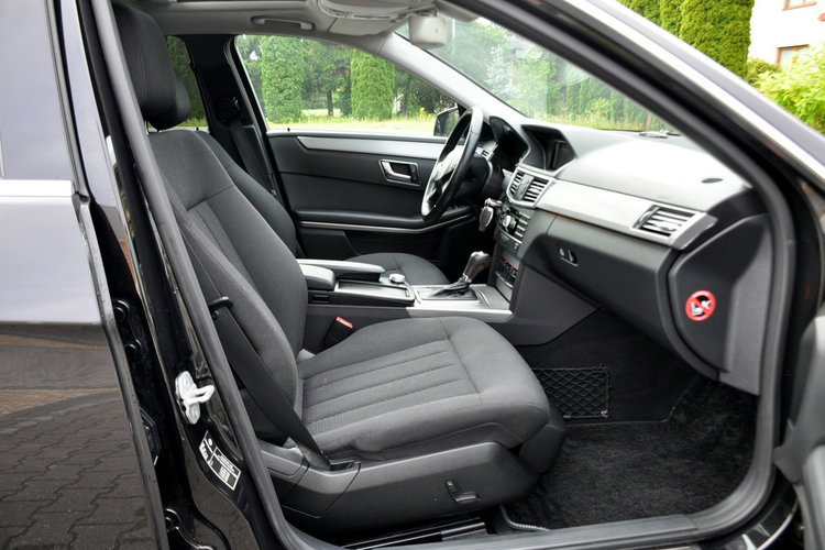 Mercedes E 200 1.8K(184KM) Avantgarde Navi El.Fotele Klimatronik Welur Szyber Alu19" zdjęcie 17