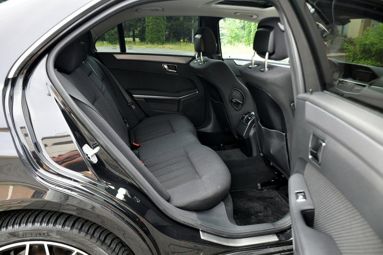 Mercedes E 200 1.8K(184KM) Avantgarde Navi El.Fotele Klimatronik Welur Szyber Alu19" zdjęcie 20