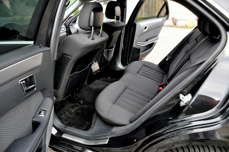 Mercedes E 200 1.8K(184KM) Avantgarde Navi El.Fotele Klimatronik Welur Szyber Alu19" zdjęcie 21