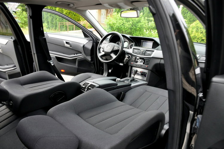 Mercedes E 200 1.8K(184KM) Avantgarde Navi El.Fotele Klimatronik Welur Szyber Alu19" zdjęcie 24