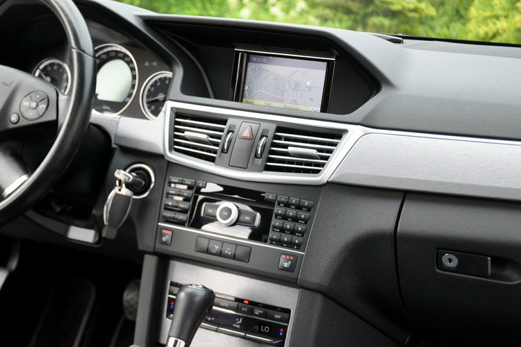 Mercedes E 200 1.8K(184KM) Avantgarde Navi El.Fotele Klimatronik Welur Szyber Alu19" zdjęcie 27