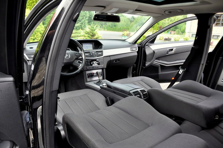 Mercedes E 200 1.8K(184KM) Avantgarde Navi El.Fotele Klimatronik Welur Szyber Alu19" zdjęcie 28