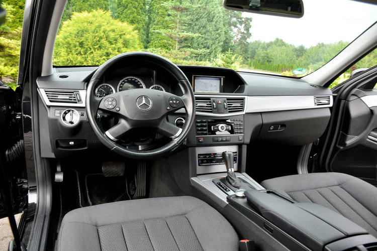 Mercedes E 200 1.8K(184KM) Avantgarde Navi El.Fotele Klimatronik Welur Szyber Alu19" zdjęcie 29