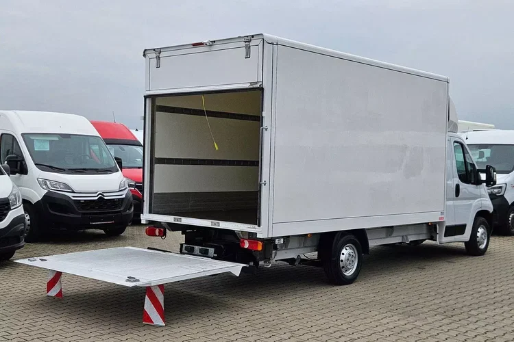Citroen Jumper Kontener 8 ePAL 89900zł NETTO 2.2HDi/140KM zdjęcie 10