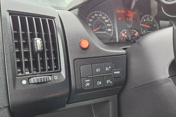 Citroen Jumper Kontener 8 ePAL 89900zł NETTO 2.2HDi/140KM zdjęcie 19