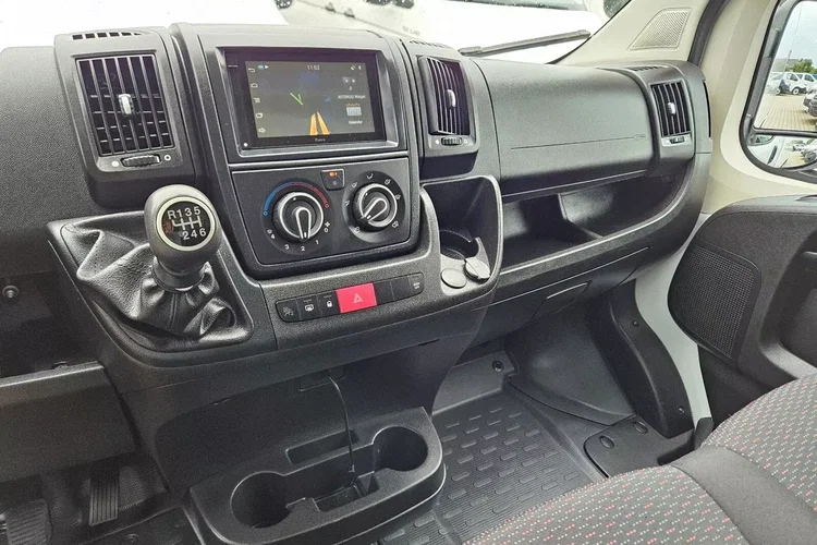 Citroen Jumper Kontener 8 ePAL 89900zł NETTO 2.2HDi/140KM zdjęcie 23