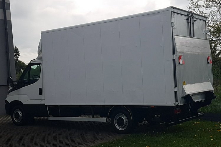 Iveco Daily 35S15 WINDA 8EP KONTENER 4.22x2.11x2.14 KLIMA KRAJOWY 3.0 zdjęcie 3
