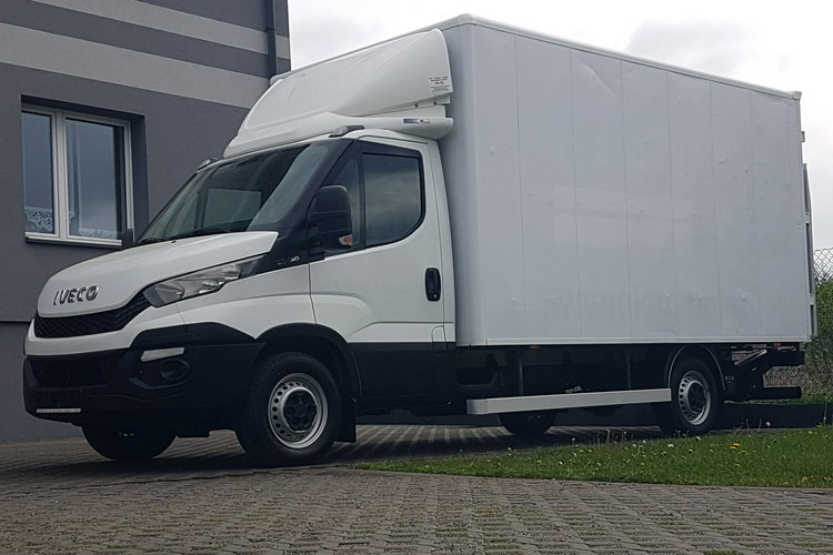 Iveco Daily 35S15 WINDA 8EP KONTENER 4.22x2.11x2.14 KLIMA KRAJOWY 3.0 zdjęcie 38