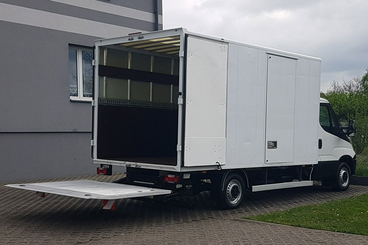 Iveco Daily 35S15 WINDA 8EP KONTENER 4.22x2.11x2.14 KLIMA KRAJOWY 3.0 zdjęcie 6