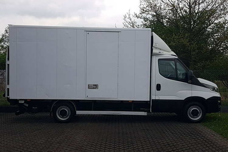 Iveco Daily 35S15 WINDA 8EP KONTENER 4.22x2.11x2.14 KLIMA KRAJOWY 3.0 zdjęcie 12