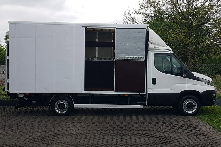 Iveco Daily 35S15 WINDA 8EP KONTENER 4.22x2.11x2.14 KLIMA KRAJOWY 3.0 zdjęcie 17