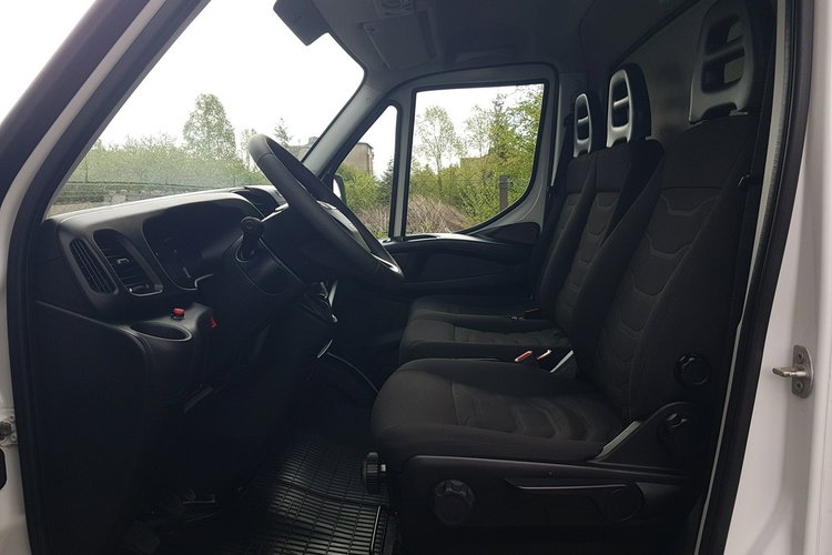 Iveco Daily 35S15 WINDA 8EP KONTENER 4.22x2.11x2.14 KLIMA KRAJOWY 3.0 zdjęcie 24