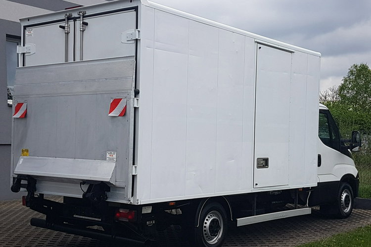 Iveco Daily 35S15 WINDA 8EP KONTENER 4.22x2.11x2.14 KLIMA KRAJOWY 3.0 zdjęcie 4