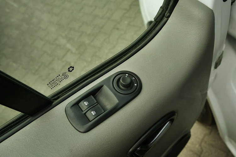 Renault Trafic 2.0DCI Klimna, 9 osób, 2013r. zdjęcie 12