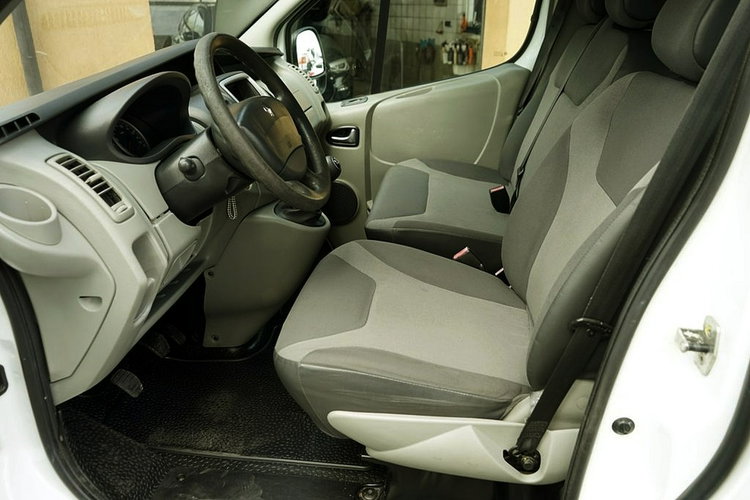 Renault Trafic 2.0DCI Klimna, 9 osób, 2013r. zdjęcie 13