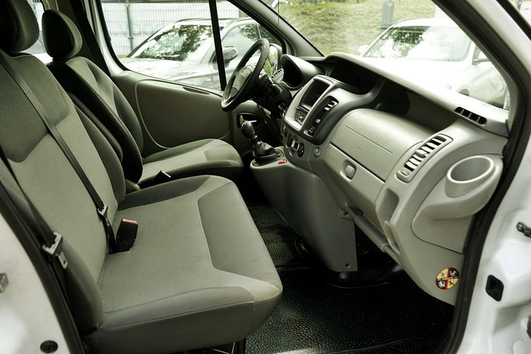 Renault Trafic 2.0DCI Klimna, 9 osób, 2013r. zdjęcie 14