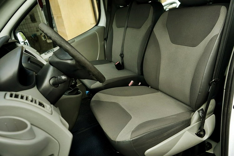 Renault Trafic 2.0DCI Klimna, 9 osób, 2013r. zdjęcie 15