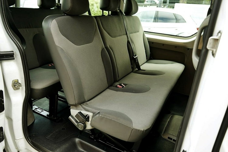 Renault Trafic 2.0DCI Klimna, 9 osób, 2013r. zdjęcie 17