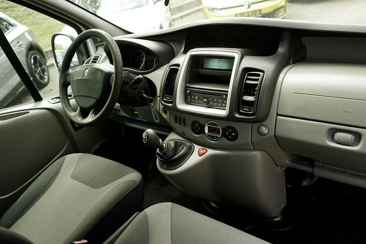 Renault Trafic 2.0DCI Klimna, 9 osób, 2013r. zdjęcie 20