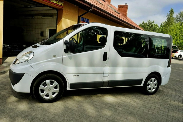 Renault Trafic 2.0DCI Klimna, 9 osób, 2013r. zdjęcie 6