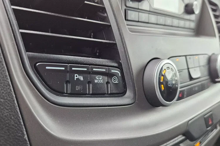 Ford transit-custom L2H1 46999zł NETTO Zabudowa warsztatowa 2.0TdCi/131KM zdjęcie 30