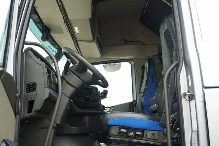 Volvo FH 500 / KLIMA POSTOJOWA / I-SAVE / I-SHIFT / PRZÓD NA PODUSZKACH  / OPONY 100% / zdjęcie 23