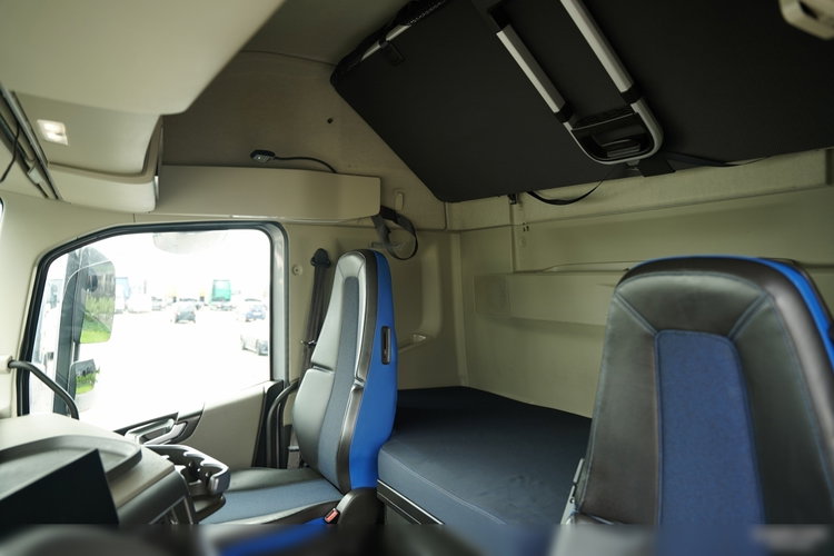 Volvo FH 500 / KLIMA POSTOJOWA / I-SAVE / I-SHIFT / PRZÓD NA PODUSZKACH  / OPONY 100% / zdjęcie 25