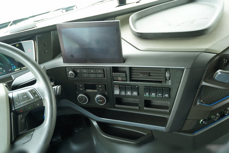 Volvo FH 500 / KLIMA POSTOJOWA / I-SAVE / I-SHIFT / PRZÓD NA PODUSZKACH  / OPONY 100% / zdjęcie 29