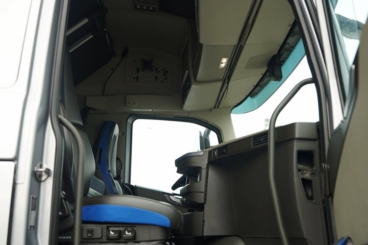 Volvo FH 500 / KLIMA POSTOJOWA / I-SAVE / I-SHIFT / PRZÓD NA PODUSZKACH  / OPONY 100% / zdjęcie 36