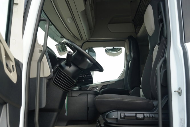 Ford F-MAX 500 / MEGA /  LOW DECK / KLIMA POSTOJOWA / BOGATE WYPOSAŻENIE / EURO 6  zdjęcie 23