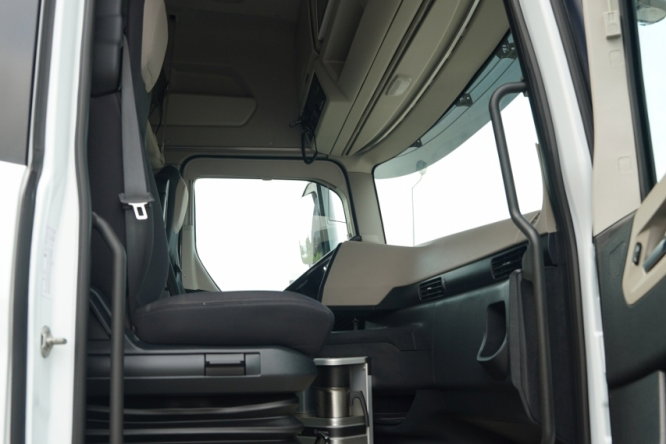 Ford F-MAX 500 / MEGA /  LOW DECK / KLIMA POSTOJOWA / BOGATE WYPOSAŻENIE / EURO 6  zdjęcie 38