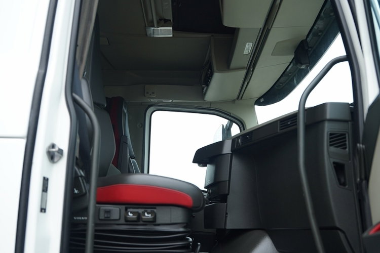Volvo FH 500 / NISKA KABINA / I-SHIFT / ALUFELGI   zdjęcie 36