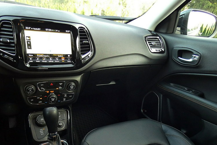Jeep Compass 95 tyś km 2-GI WŁ Salon PL BENZYNA 2018 Automat LIMITED 4X4 Gwarancja zdjęcie 7