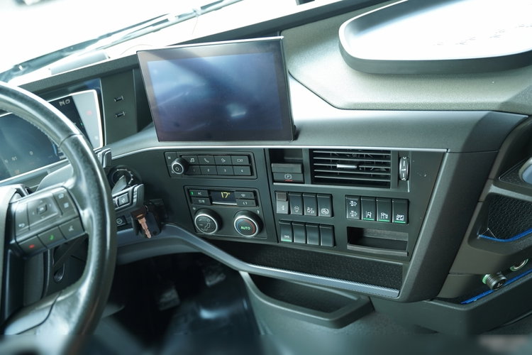 Volvo FH 500 / KLIMA POSTOJOWA   / I-SHIFT / ALUFELGI /  OPONY 100%  zdjęcie 31