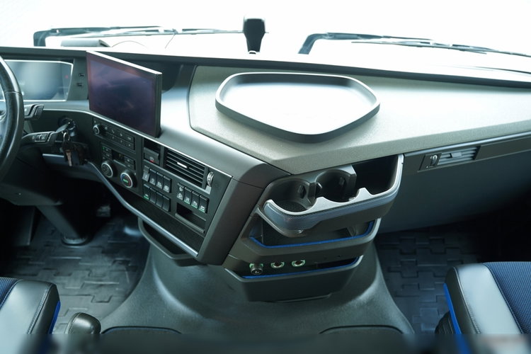 Volvo FH 500 / KLIMA POSTOJOWA   / I-SHIFT / ALUFELGI /  OPONY 100%  zdjęcie 32