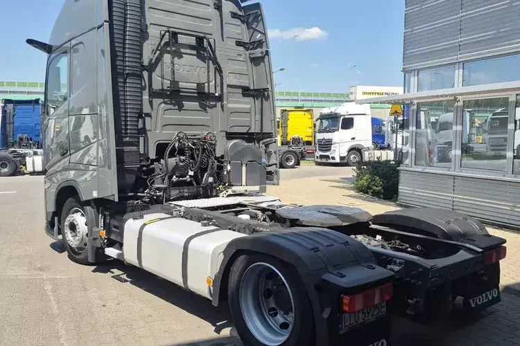 Volvo FH460 AERO XLOW zdjęcie 2