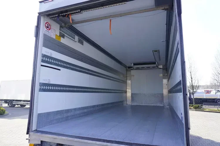 Przyczepa chłodnia przejazdowa ROHR RZK 18 IV / Carrier Supra 850 / Winda Bär 2500 kg / 5 szt zdjęcie 2