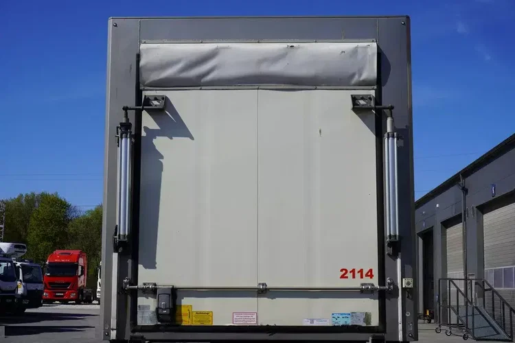 Przyczepa chłodnia przejazdowa ROHR RZK 18 IV / Carrier Supra 850 / Winda Bär 2500 kg / 5 szt zdjęcie 8
