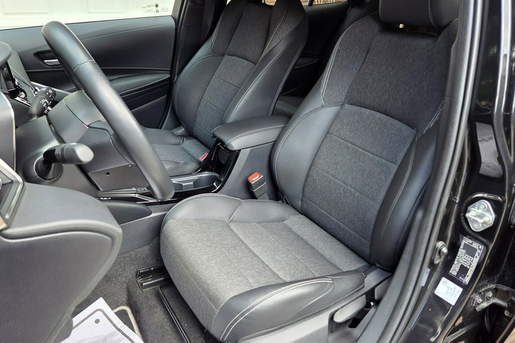 Toyota Corolla 1.8 140KM Hybyda , mały przebieg TYLKO 11 tys. km. Bogata wersja . zdjęcie 18